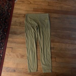 Lululemon aligns size 10 GUC